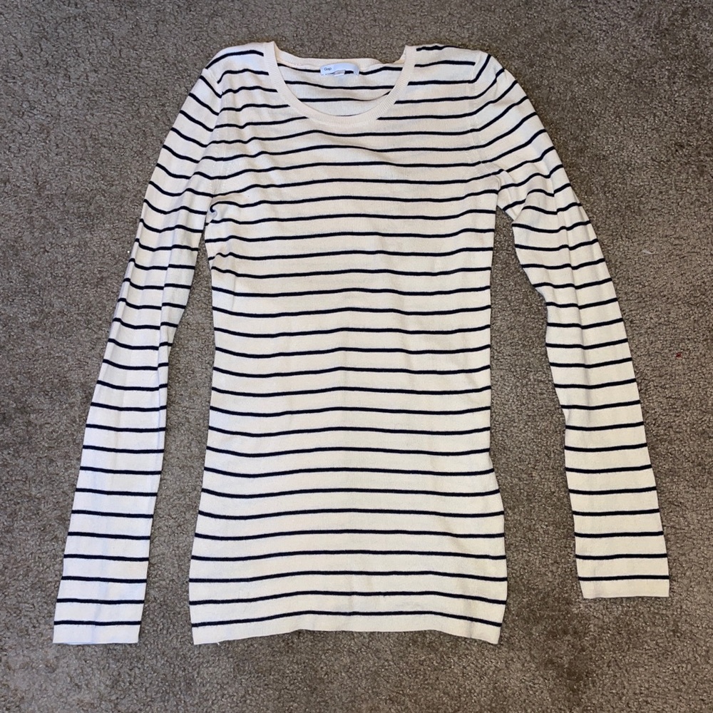 Gap sweater